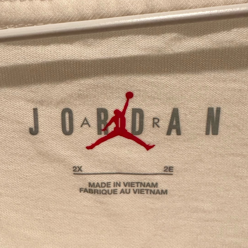Jordan Essentials Short-Sleeve Boxy T-Shirt White DM5031-100 - Picture 3 of 6